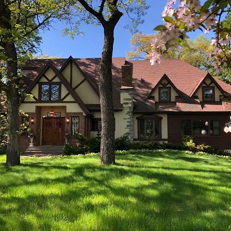 Otter Creek Eau Claire Altoona Bed & Breakfast Exterior photo